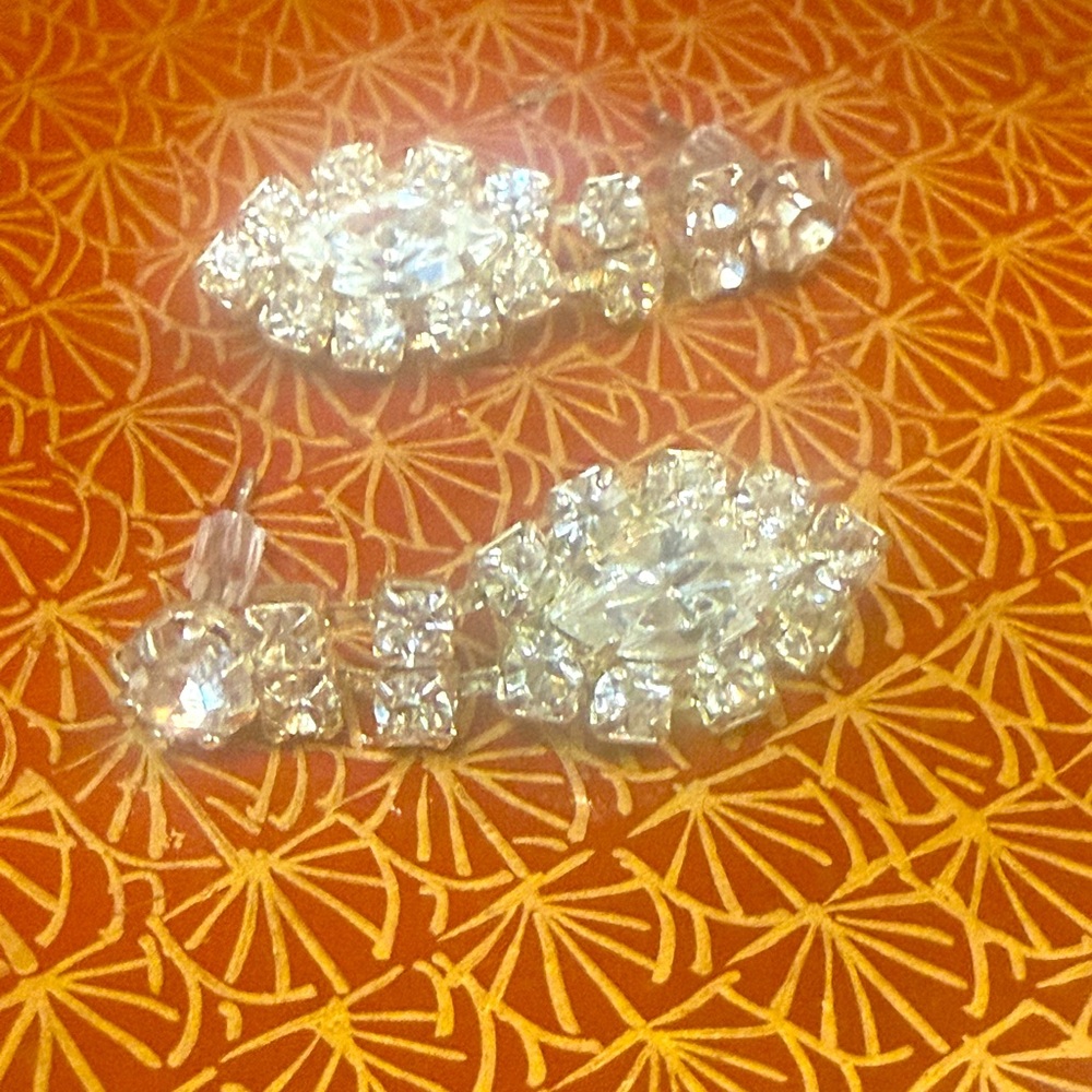 🌸4 for $10 EUC Vintage Silver Crystal Earrings